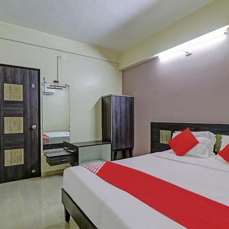 Oyo 82461 Hotel Darshan Banquet And Rooms สุรัต ภายนอก รูปภาพ